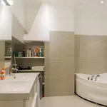 Modern & Spacious 80m2 In Old Town Lejlighed *