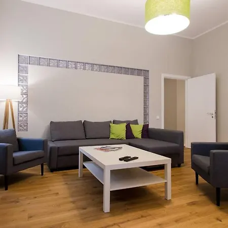 Modern & Spacious 80m2 In Old Town Apartment