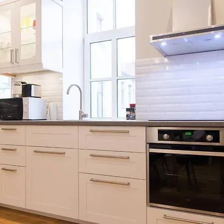 Modern & Spacious 80m2 In Old Town Apartment Riga