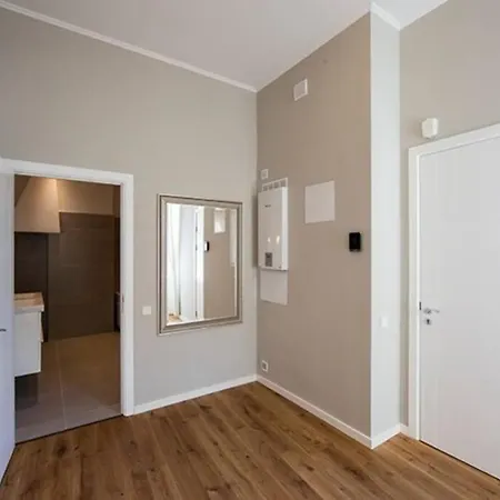 Modern & Spacious 80m2 In Old Town Appartement *