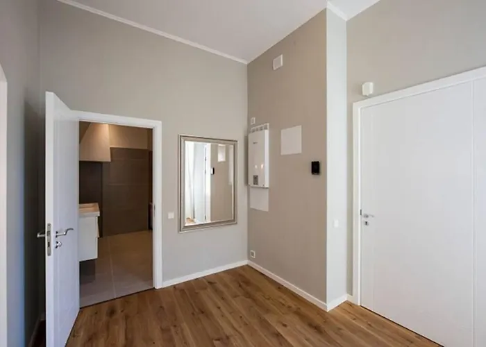 Modern & Spacious 80m2 In Old Town Apartment *