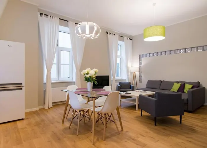 Modern & Spacious 80m2 In Old Town Apartment *