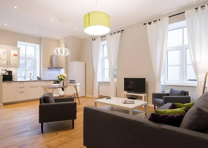 Modern & Spacious 80m2 In Old Town Apartment *