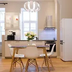 Apartment Modern & Spacious 80m2 In Old Town