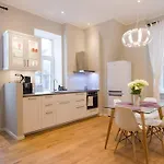 Apartment Modern & Spacious 80m2 In Old Town Riga