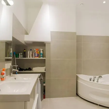 Modern & Spacious 80m2 In Old Town Apartmán *