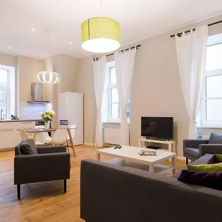 Modern & Spacious 80m2 In Old Town 아파트 *